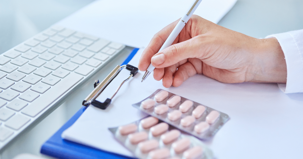 Phương pháp trồng răng Implant có đau không? uong thuoc dung chi dinh bac si