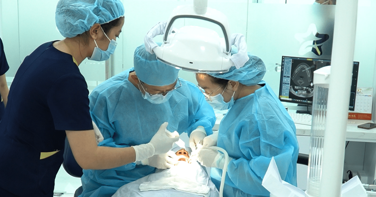 Phương pháp trồng răng Implant có đau không? tieu phau nha khoa