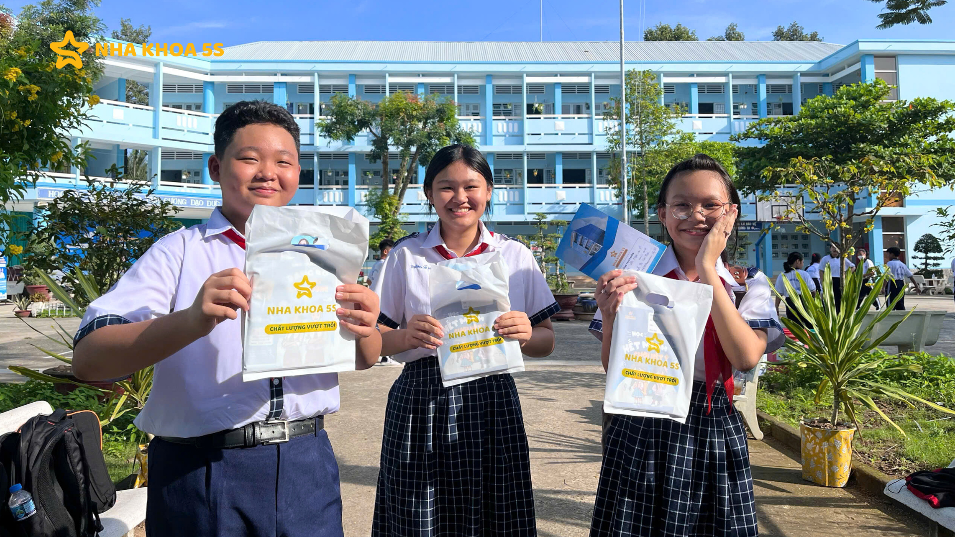 NHỮNG GIÂY PHÚT ĐÁNG NHỚ TẠI NHA KHOA HỌC ĐƯỜNG THCS NAM ĐỊNH NHỮNG GIÂY PHÚT ĐÁNG NHỚ TẠI NHA KHOA HỌC ĐƯỜNG THCS NAM ĐỊNH