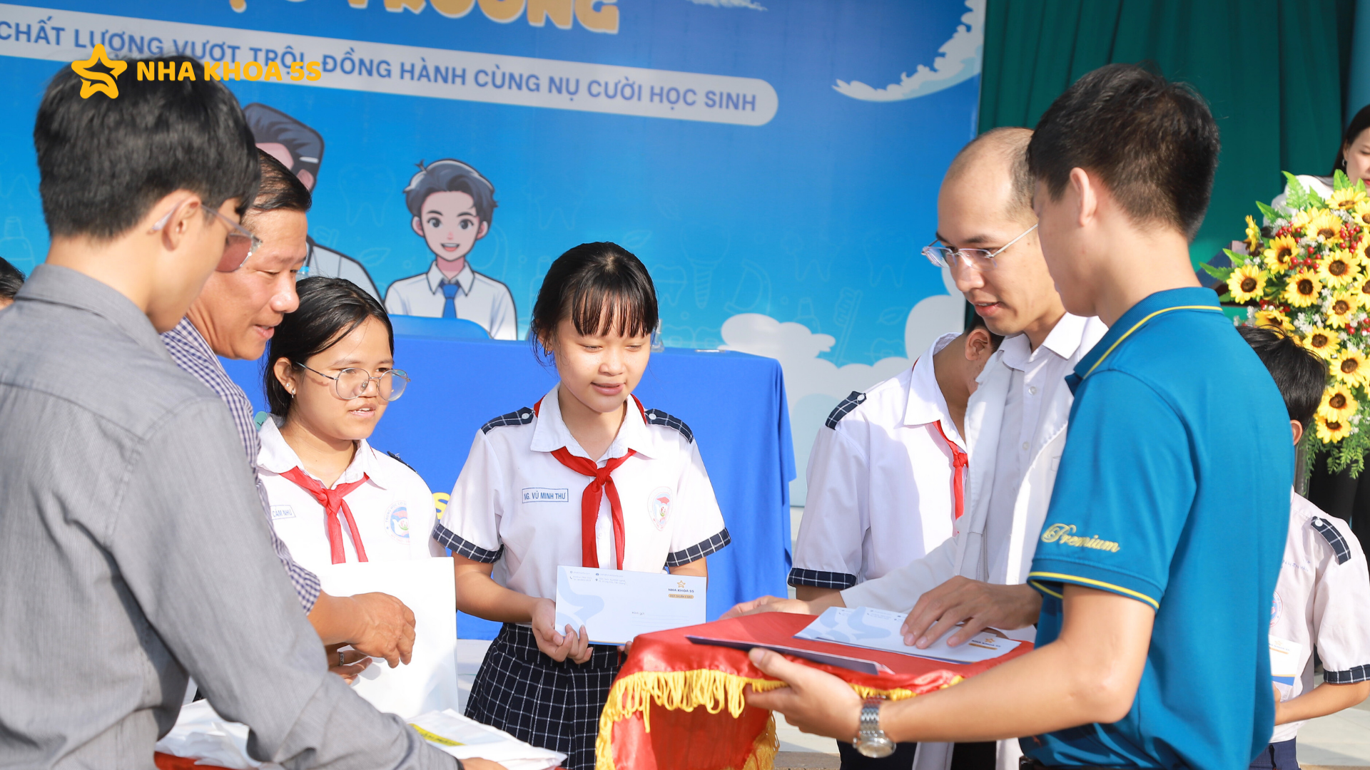 NHỮNG GIÂY PHÚT ĐÁNG NHỚ TẠI NHA KHOA HỌC ĐƯỜNG THCS NAM ĐỊNH NHỮNG GIÂY PHÚT ĐÁNG NHỚ TẠI NHA KHOA HỌC ĐƯỜNG THCS NAM ĐỊNH