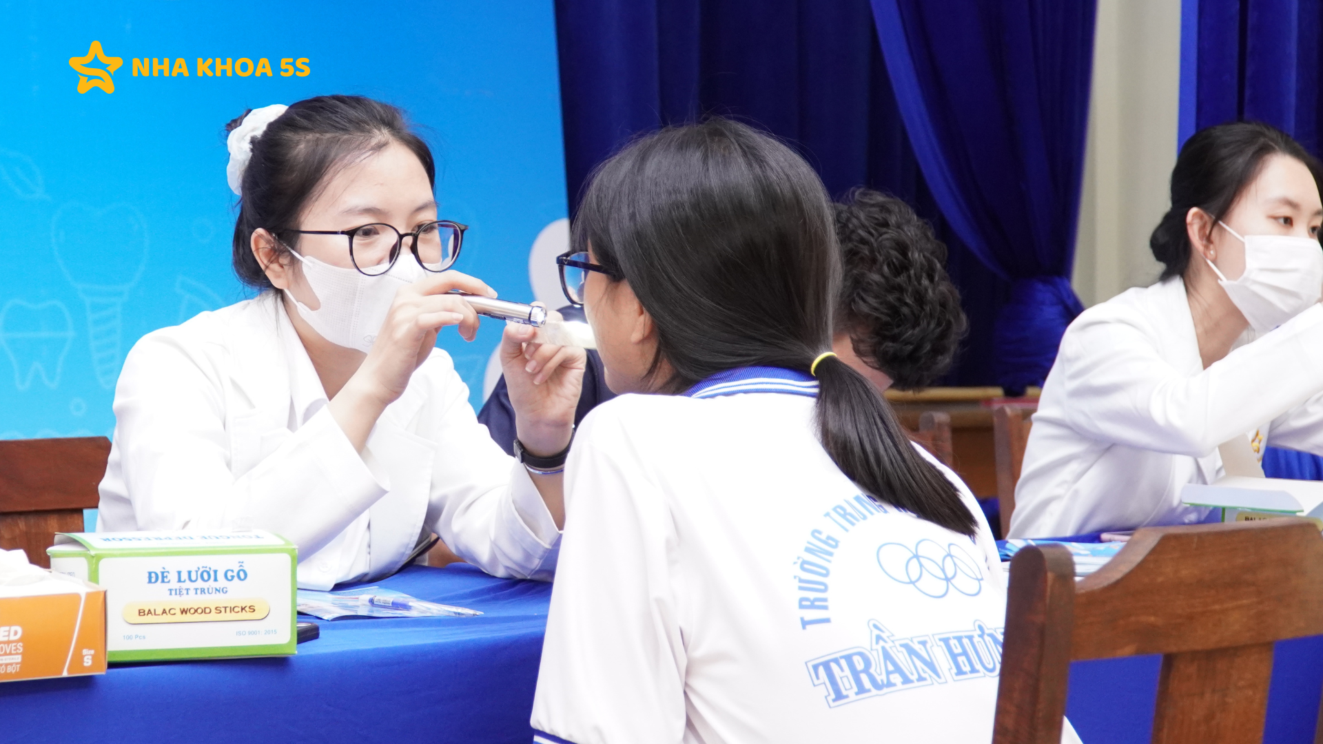 NHA KHOA HỌC ĐƯỜNG THPT TRẦN HƯNG ĐẠO: 650 HỌC SINH ĐƯỢC THĂM KHÁM RĂNG MIỆNG MIỄN PHÍ