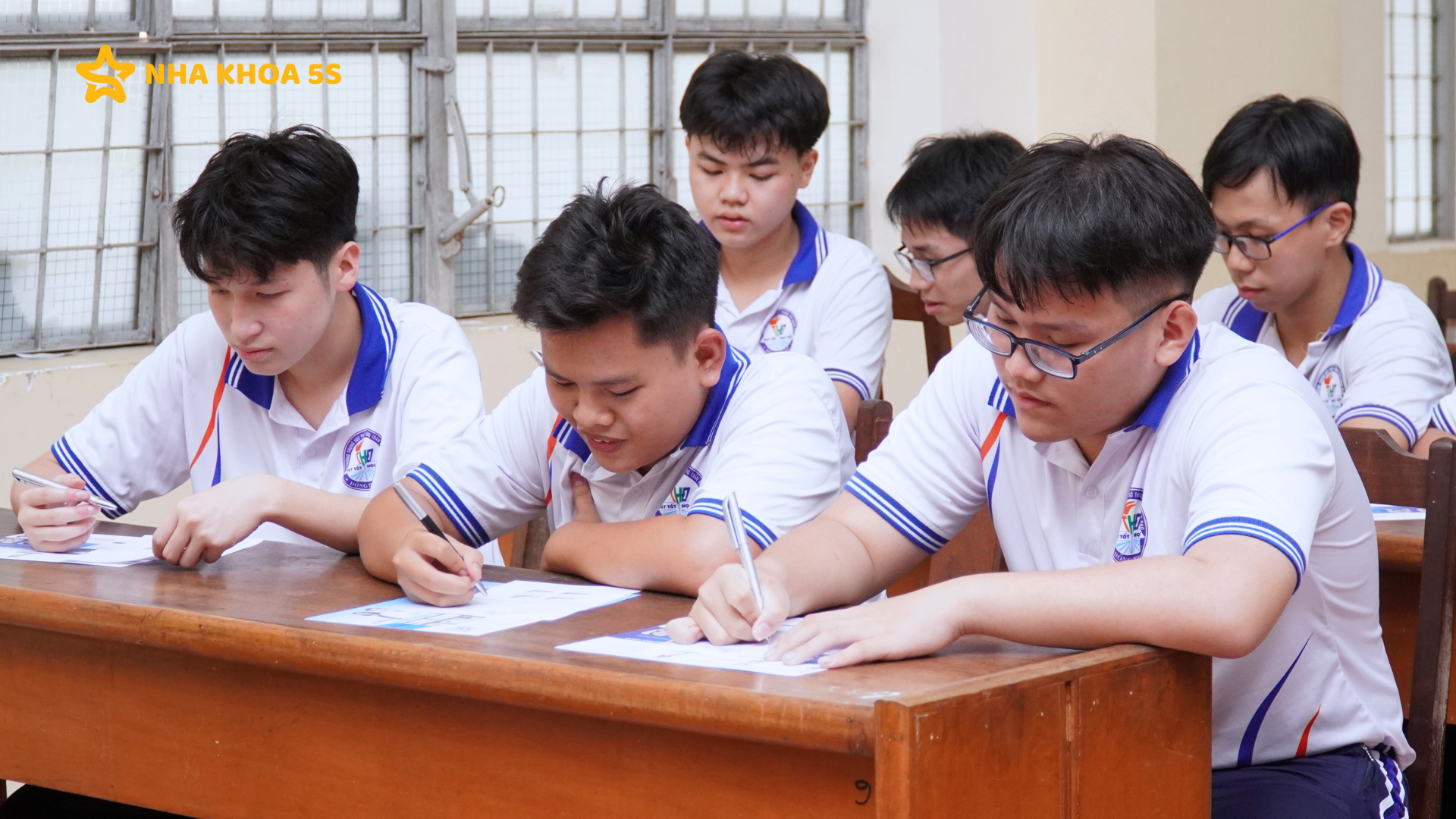 NHA KHOA HỌC ĐƯỜNG THPT TRẦN HƯNG ĐẠO: 650 HỌC SINH ĐƯỢC THĂM KHÁM RĂNG MIỆNG MIỄN PHÍ