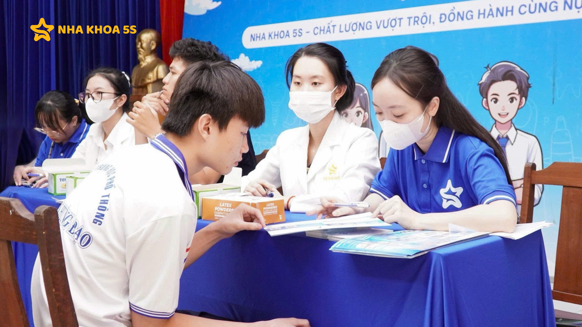 NHA KHOA HỌC ĐƯỜNG THPT TRẦN HƯNG ĐẠO: 650 HỌC SINH ĐƯỢC THĂM KHÁM RĂNG MIỆNG MIỄN PHÍ