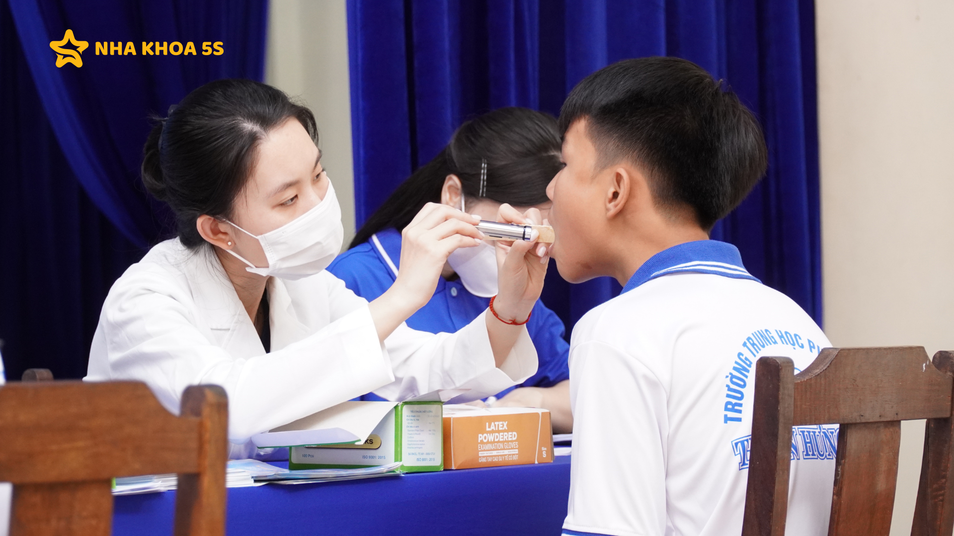 NHA KHOA HỌC ĐƯỜNG THPT TRẦN HƯNG ĐẠO: 650 HỌC SINH ĐƯỢC THĂM KHÁM RĂNG MIỆNG MIỄN PHÍ