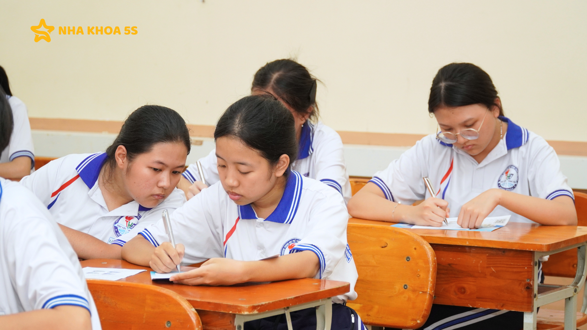 NHA KHOA HỌC ĐƯỜNG THPT TRẦN HƯNG ĐẠO: 650 HỌC SINH ĐƯỢC THĂM KHÁM RĂNG MIỆNG MIỄN PHÍ