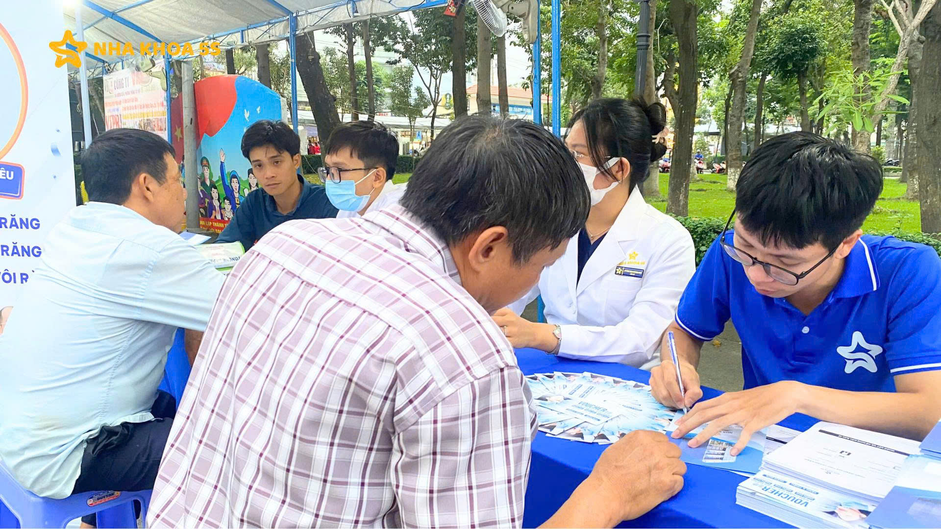 NHA KHOA 5S GÒ VẤP ĐỒNG HÀNH CÙNG “NGÀY HỘI NON SÔNG – DÂN TỘC KẾT ĐOÀN” PHƯỜNG THÔNG TÂY HỘI Nha Khoa 5S Gò Vấp thăm khám răng miệng phương Thông Tây Hội