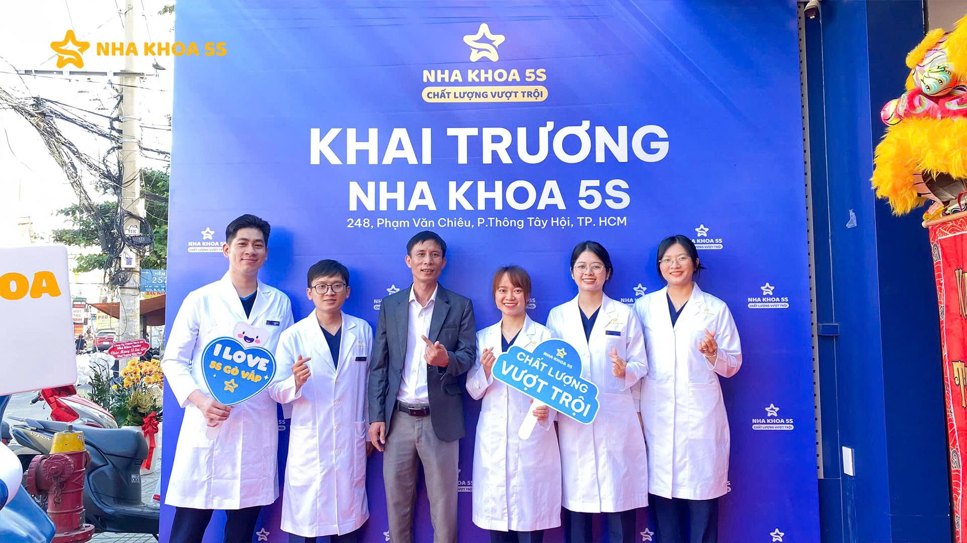 LỄ KHAI TRƯƠNG NHA KHOA 5S GÒ VẤP – SỰ KIỆN BÙNG NỔ ĐÁNH DẤU HÀNH TRÌNH MỚI LỄ KHAI TRƯƠNG NHA KHOA 5S GÒ VẤP – SỰ KIỆN BÙNG NỔ ĐÁNH DẤU HÀNH TRÌNH MỚI