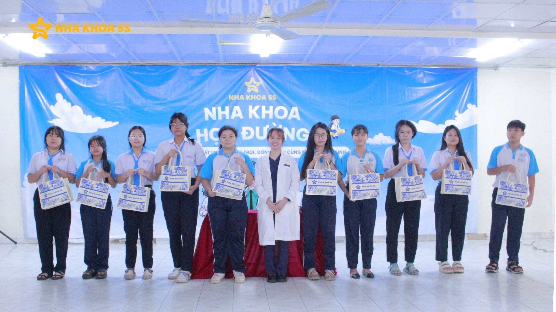 Nha Khoa 5S Gò Vấp Đồng Hành Cùng Trường Hermann Gmeiner Trong Chương Trình Nha Khoa Học Đường