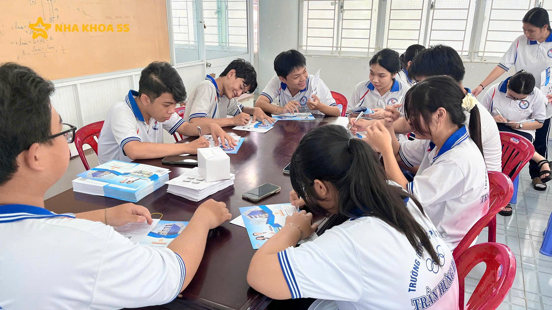 Học Vui &Amp;#8211; Cười Khỏe &Amp;#8211; Răng Xinh Cùng Thpt Trần Hưng Đạo